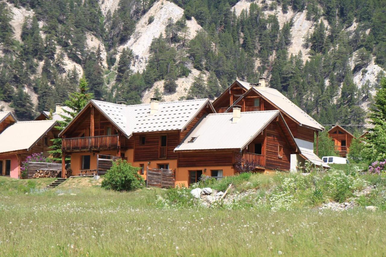 Le Gouroun Hameau Des Chazals Nevache Hautes Alpes Exteriör bild