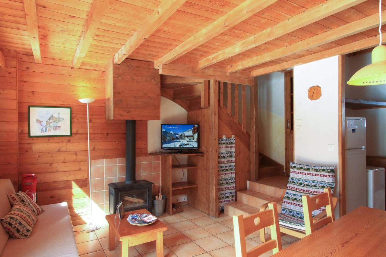 Le Gouroun Hameau Des Chazals Nevache Hautes Alpes Exteriör bild